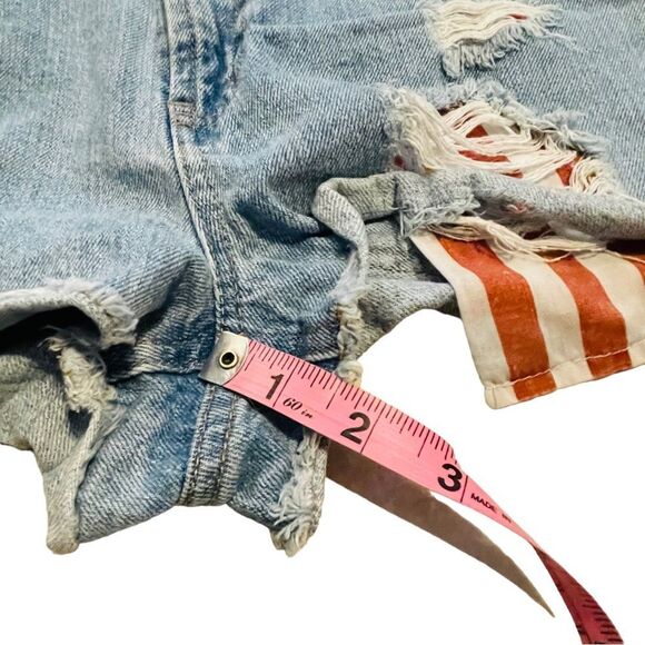 Forever 21 Stars and Stripes American Flag Denim Cutoff Shorts - Size 27 - Picture 10 of 13